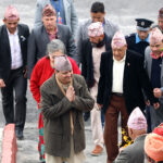 आमसभा स्थगित गरेर पूर्वराजालाई विमानस्थलमा स्वागत गर्दै राप्रपा