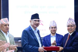 उच्चस्तरीय आर्थिक सुधार आयोगले बुझायो अर्थमन्त्रीलाई प्रतिवेदन