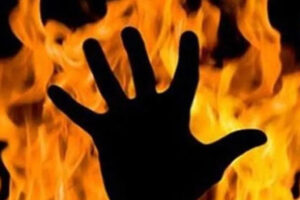 बालाजुमा महिलाले लगाइन् आफैँलाई आगो