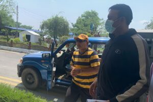 जहाजबाट दुर्गा प्रसाईँलाई काठमाडौं ल्याइदै