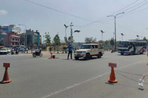 शिक्षकको प्रदर्शन : सवारी ‘डाइभर्सन’, यात्रीलाई सास्ती