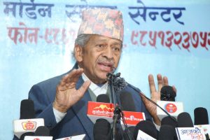 सरकारले समुद्रमै डुबुल्की मारेर गभर्नर खोजिरहेको हो कि भन्ने भान भइरहेको छः पूर्व गभर्नर क्षेत्री