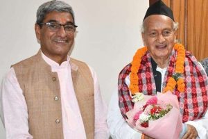 गृहमन्त्री लेखक र भाजपा नेता कोश्यारीबीच भेटवार्ता