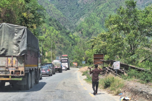 मुग्लिन–नारायणगढ सडक ४ घण्टापछि एकतर्फी खुल्यो