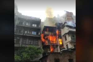 काठमाडौंको मखन गल्लीका दुई घरमा आगलागी, एक महिलाको मृत्यु