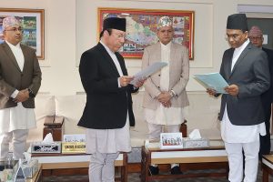 विश्व पौडेलले लिए गभर्नरको शपथ