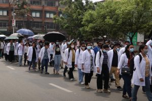 आवासीय चिकित्सक र सरकारबीच तीन विषयमा सहमति, आन्दोलन स्थगित