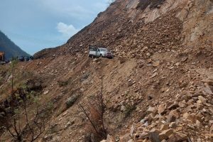 बाढीपहिरोको कारण यी ५ राजमार्ग अवरुद्ध