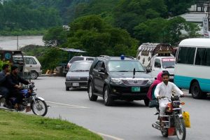 पाकिस्तान र भारतबीच तनाव बढ्दै, कश्मीरका बासिन्दा त्रसित