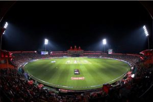 यी हुन सबैभन्दा १० लामा छक्का प्रहार गर्ने खेलाडी, पाकिस्तानीकाे १५३ मिटरकाे पहिलाे रेकर्ड