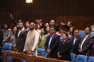 गृह मन्त्रीकाे राजिनामा माग्दै संसदमा प्रतिपक्षीकाे नारावाजी