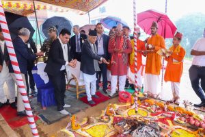 प्रधानमन्त्रीले गरे धुलिखेलमा ‘ट्रमा एण्ड इमर्जेन्सी सेन्टर’ को शिलान्यास