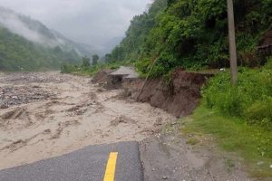 कोसी प्रदेशका विभिन्न स्थानमा सडक अवरुद्ध