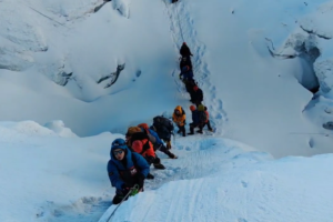 एकैदिन एकसय ३५ आरोही सगरमाथा शिखरमा