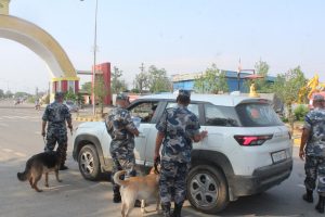 नेपाल-भारत सीमा क्षेत्रमा उच्च सुरक्षा सतर्कता, सुरक्षाकर्मीसँगै तालिम प्राप्त कुकुर परिचालन