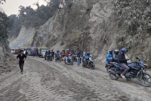 वर्षाले नारायणघाट बुटवल खण्ड पूर्ण अवरुद्ध, वैकल्पिक बाटो खोज्न आग्रह