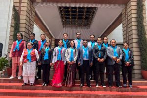 निलो टाई लगाएर रास्वपा सांसद संसद भवनमा