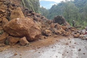बाढीपहिरोले देशका विभिन्न मुख्य राजमार्गहरूमा अवरोध, सावधानी अपनाउन आग्रह