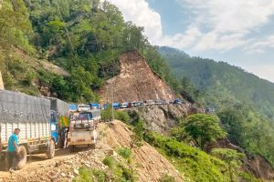 कर्णाली राजमार्गमा ठूला सवारीसाधन सञ्चालनमा रोक