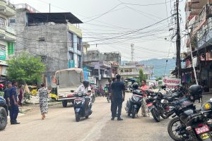 बारामा ट्राफिकको ‘हेलमेट अभियान’ प्रभावकारीः ९५ प्रतिशत चालक हेलमेट प्रयोग गर्न थाले